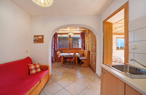 Moso in Passiria Apartment | Holiday Apartment 'Plattnerblick' with Mountain View, Shared Garden and Wi-Fi