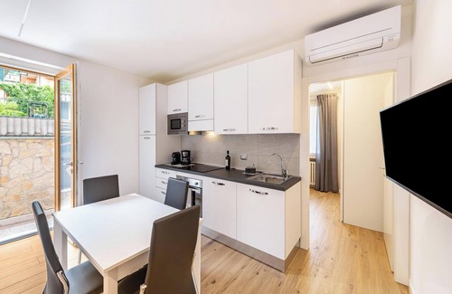 Torri del Benaco Apartment | Holiday Apartment 'New Casa Ilaria' near Center with Garden & Wi-Fi