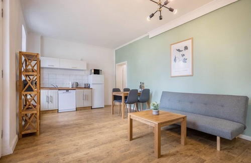 Muritz Apartment | Holiday Apartment "Müritzsee" with Private Terrace & Wi-Fi