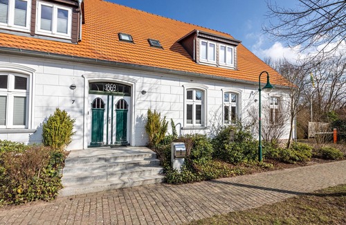 Muritz Apartment | Holiday Apartment 'Storchenzimmer' with shared terrace and Wi-Fi