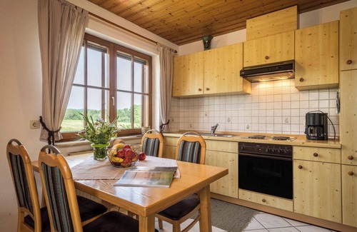 Deggenhausertal Apartment | Holiday Apartment 1 on “Wagenberg” Farm with Mountain View, Wi-Fi & Garden