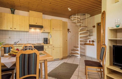 Deggenhausertal Apartment | Holiday Apartment 1 on “Wagenberg” Farm with Mountain View, Wi-Fi & Garden