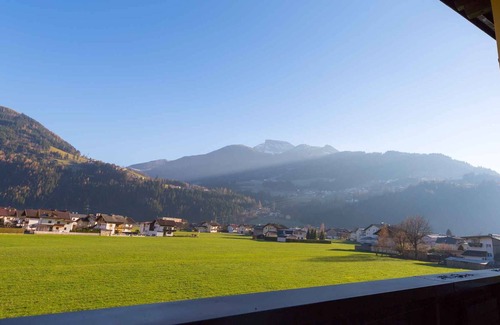 Zell am Ziller Apartment | Holiday apartment with balcony and internet in the ski resort