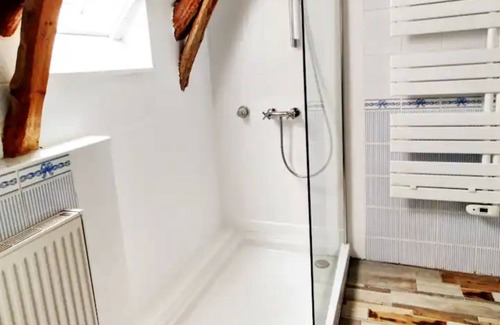Saint-Nectaire House | Holiday Apartment "Chez L'habitant Saint Nectaire" with Mountain View, Shared Terrace & Wi-Fi