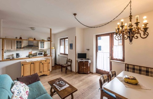 Ledro Apartment | Holiday apartment with a balcony overlooking the mountains