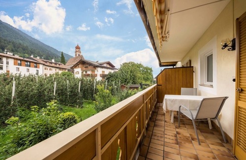 Tesimo Apartment | Holiday Apartment "Residence Kronstein - 4" with Balcony, Shared Garden and Mountain View
