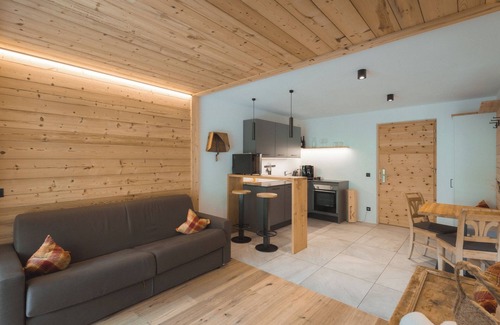 Campo Tures Apartment | Holiday Apartment "Archehof Hochzirm Lodge Anna" with Mountain View & Sauna