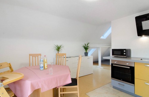 Salem Apartment | Holiday Apartment "Am Schlosssee" with Balcony & Wi-Fi
