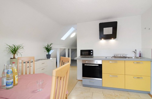 Salem Apartment | Holiday Apartment "Am Schlosssee" with Balcony & Wi-Fi