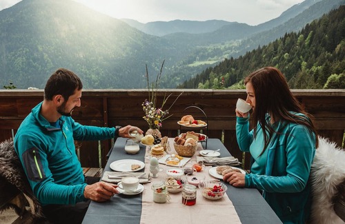 Foiana Apartment | Holiday Apartment 'Andreas - Gallhof' with Mountain View, Private Terrace and Shared Garden