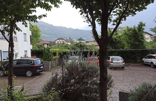 Lana Apartment | Holiday Apartment 'Annabelle' with Shared Pool, Shared Garden and Wi-Fi