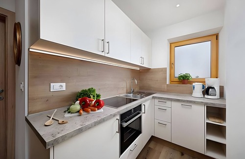Schenna Apartment | Holiday Apartment 'Appartement Wieser A' with Mountain View, Shared Garden and Wi-Fi