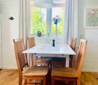 Nosund Apartment | Holiday apartment at the beautiful island Lyr "Magasinet 1"