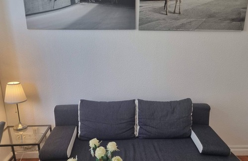 Lichtenberg Apartment | Holiday Apartment "Balkon Flat In Berlin" with Balcony & Wi-Fi
