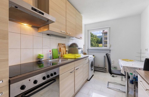 Eningen Apartment | Holiday Apartment 'Bright, Quiet Attic Apartment' with Balcony and Wi-Fi