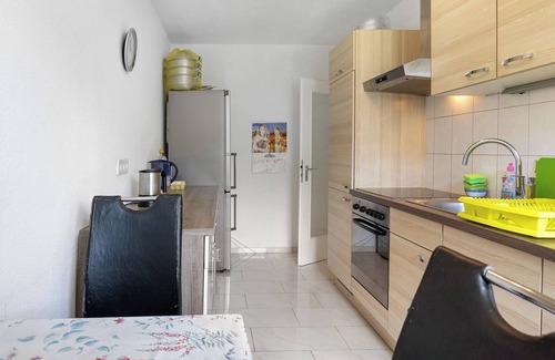 Eningen Apartment | Holiday Apartment 'Bright, Quiet Attic Apartment' with Balcony and Wi-Fi
