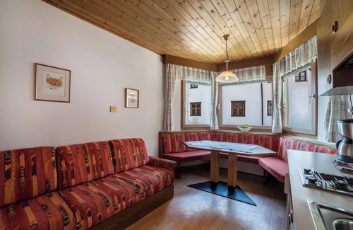 Saltusio Apartment | Holiday Apartment 'Camping Passeier Sonnenblume' with Sauna, Mountain View, Garden & Wi-Fi