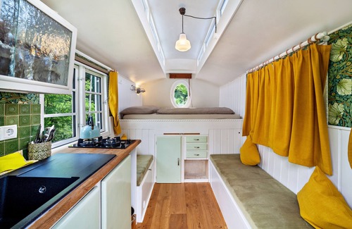 Saltusio House | Holiday Apartment 'Camping Passeier Glamping Tilia' with Mountain View, Communal Pool and Wi-Fi