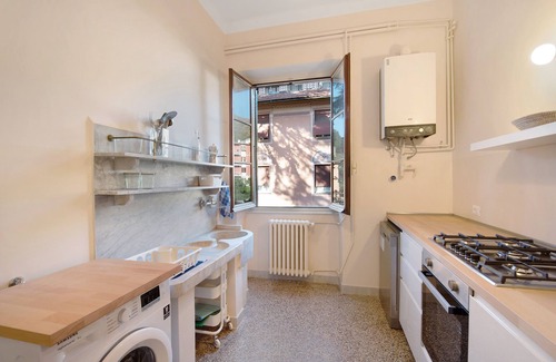 Arenzano Apartment | Holiday Apartment 'Casa Dante - Arenzanohost' with Balcony