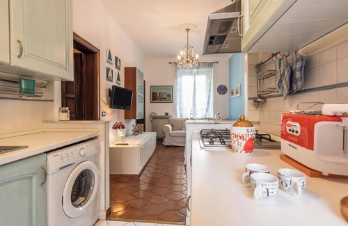Varazze Apartment | Holiday Apartment "Casa Bea Varazze" in Central Location with Wi-Fi & Balcony