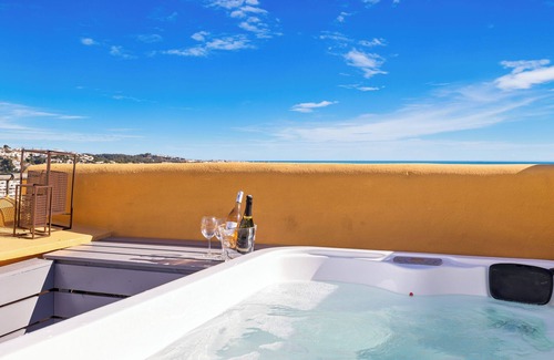 Mijas Apartment | Holiday Apartment 'Casa Rosado' with Sea View, Pool & Wi-Fi
