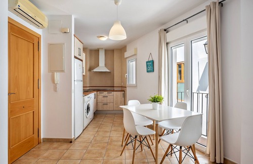 Conil de la Frontera City Center Apartment | Holiday Apartment "Casa Señores Cura 1 - Solo Familias" with Shared Terrace & Wi-Fi