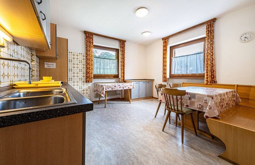 Mareo Apartment | Holiday Apartment "Ciasa La Palsa 2" with Mountain View, Balcony & Wi-Fi