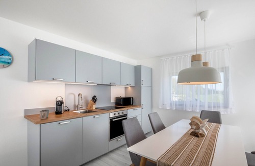 Dierhagen Ost Apartment | Holiday Apartment 'Strandnahe Ferienwohnung 3' with Garden & Wi-Fi