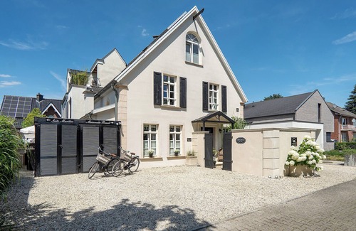 Neuenkirchen Apartment | Holiday Apartment 'Gästewohnung Am See - Suite Maritim' with Private Terrace and Wi-Fi near the Beach