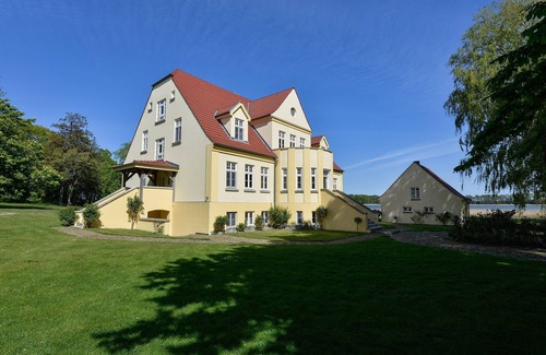 Grubnow Apartment | Holiday Apartment "Gut Grubnow Rügen - 6" with Private Garden, Balcony & Wi-Fi