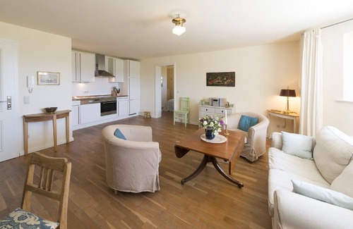 Grubnow Apartment | Holiday Apartment "Gut Grubnow Rügen - 1" with Lake View, Shared Garden & Wi-Fi