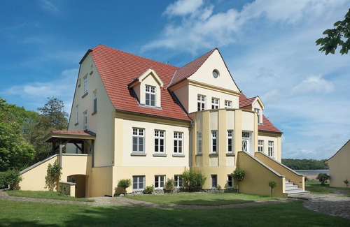 Grubnow Apartment | Holiday Apartment "Gut Grubnow Rügen - 1" with Lake View, Shared Garden & Wi-Fi