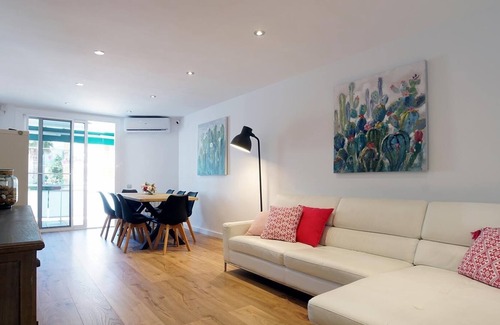 Castelldefels Apartment | Holiday Apartment "Beach house Club Castelldefels" with Sea View, Terrace, Balcony, BBQ, A/C & Wi-Fi