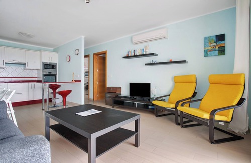Playa Blanca Apartment | Holiday Apartment "Playa Flamingo 37" with Shared Pool, A/C & Wi-Fi