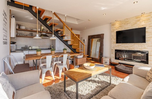 Pradollano Apartment | Holiday Apartment "Atico Con Vistas Monte Gorbea" near Slopes with Private Terrace & Wi-Fi