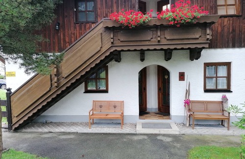 Hauzenberg Apartment | Holiday Apartment 'Ferienwohnung Geyersberg 704' with Mountain View, Communal Pool and Wi-Fi