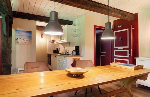Oldenswort Apartment | Holiday Apartment 'Fewo 1 - "Blöck"' with Shared Garden and Wi-Fi