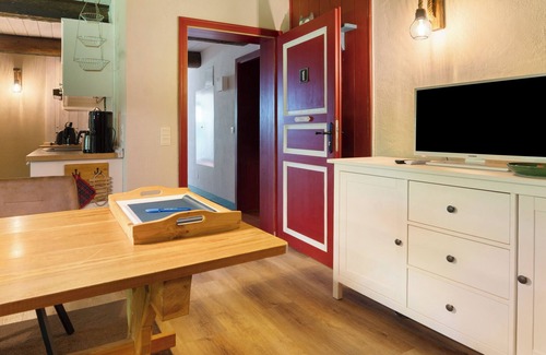 Oldenswort Apartment | Holiday Apartment 'Fewo 1 - "Blöck"' with Shared Garden and Wi-Fi