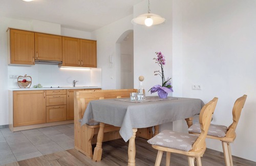 Maranza Apartment | Holiday Apartment "Forchnerhof Ploseblick" with Shared Garden and Wi-Fi