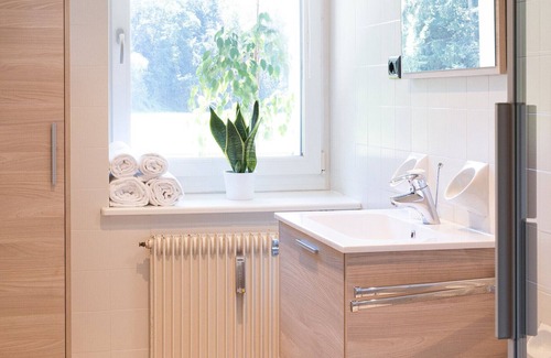 Albions Apartment | Holiday Apartment "Glunien Johann" with Mountain View, Shared Pool & Wi-Fi