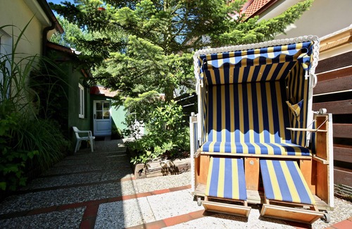 Wangerooge Apartment | Holiday Apartment 'Haus Seemumel, Fewo Unser Boot' with Private Garden and Wi-Fi