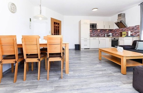 Werdum Apartment | Holiday apartment "Hauptdeck" - Ferienhof "Klein Husums"