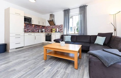 Werdum Apartment | Holiday apartment "Hauptdeck" - Ferienhof "Klein Husums"