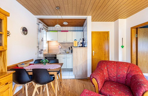 Toenning Apartment | Holiday Apartment Heidi with Shared Terrace & Wi-Fi
