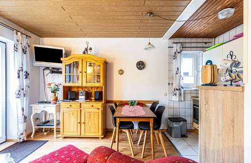 Toenning Apartment | Holiday Apartment Heidi with Shared Terrace & Wi-Fi