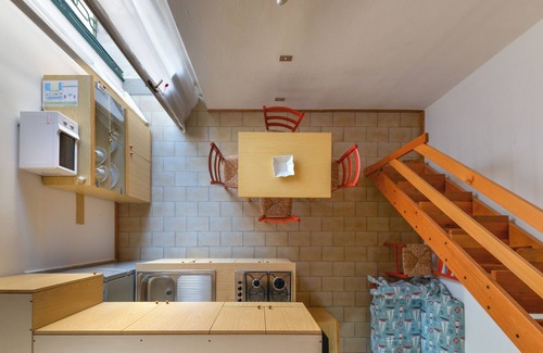 Procchio Apartment | Holiday Apartment "Il Quadrifoglio 2" near Beach with Private Terrace & Wi-Fi