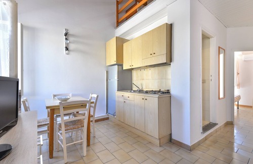 Procchio Apartment | Holiday Apartment 'Il Quadrifoglio 3' near the Beach with Terrace and Wi-Fi