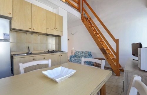 Procchio Apartment | Holiday Apartment 'Il Quadrifoglio 3' near the Beach with Terrace and Wi-Fi