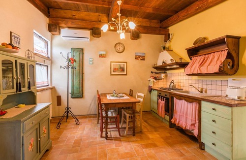 Mondavio Apartment | Holiday apartment in Agriturismo Tiziana with large pool in Mondavio, 20 km from the sea