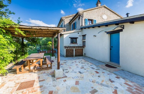 Mondavio Apartment | Holiday apartment in Agriturismo Tiziana with large pool in Mondavio, 20 km from the sea